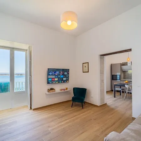 Ortigia Superior Sea View Near Duomo Апартаменты *